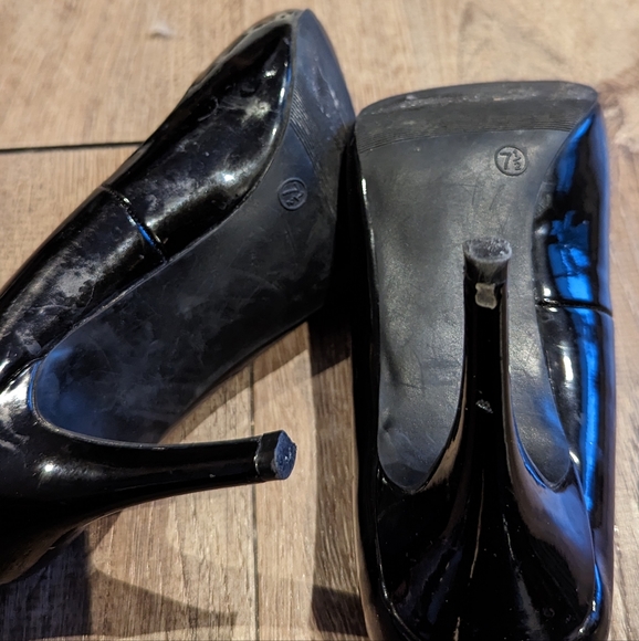 2/15 Black Pumps - Picture 3 of 3
